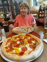 Pizza Prosciutto E Funghi Und Pizza Diavolo